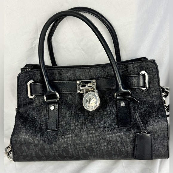 Michael Kors Hamilton Signature MK
Black Shoulder bag Handbag Saffiano
Leather - Picture 4 of 15